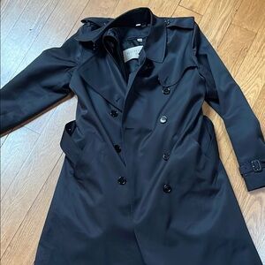 Burberry Black Trench Coat with Classic Design